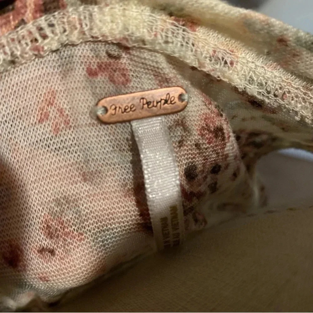✨HOST PICK✨*EUC* Free People Cropped High Low Floral Racerback Tank - Picture 2 of 2